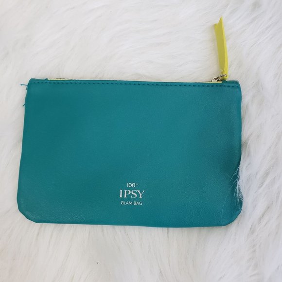 Ipsy bag with 5 new beauty products, eyeshadow, primer, face mask & mud mask - Picture 3 of 14